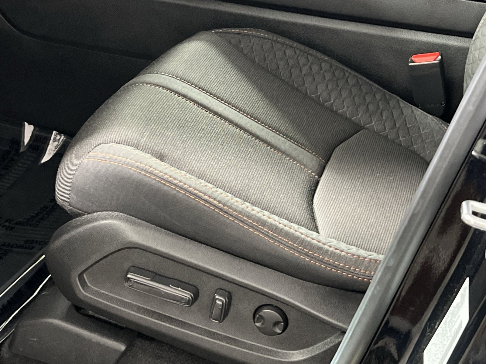 Used 2025 Honda Pilot Sport image 14