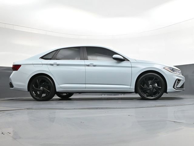 Used 2025 Volkswagen Jetta SE image 29