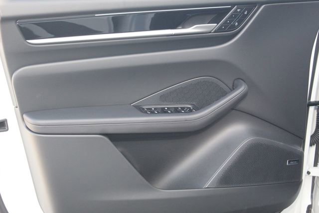 New 2026 Porsche Macan 4 Electric image 21