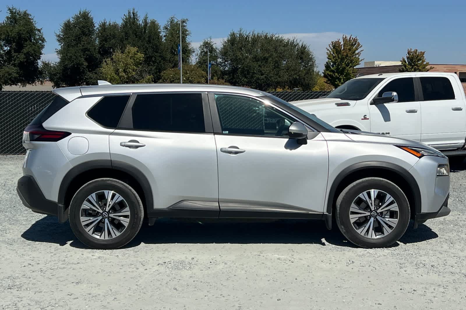 Used 2023 Nissan Rogue SV FWD image 9