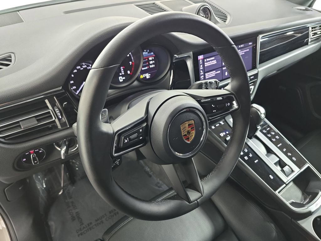 Certified 2026 Porsche Macan AWD/4WD image 4