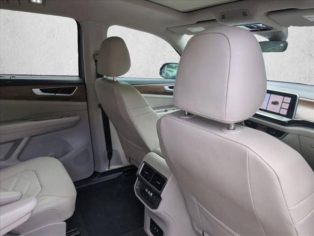 Used 2024 Volkswagen Atlas SE w/ Panoramic Sunroof Package FWD image 26