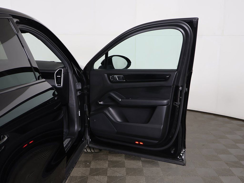 Used 2023 Porsche Cayenne Platinum Edition w/ Premium Package Plus image 23