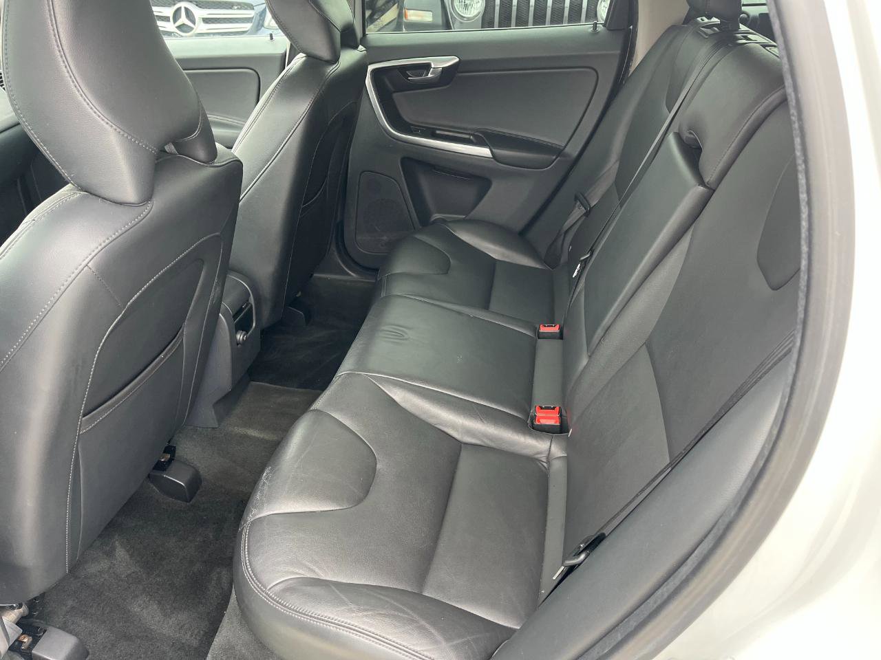 Used 2016 Volvo XC60 T5 Premier image 13