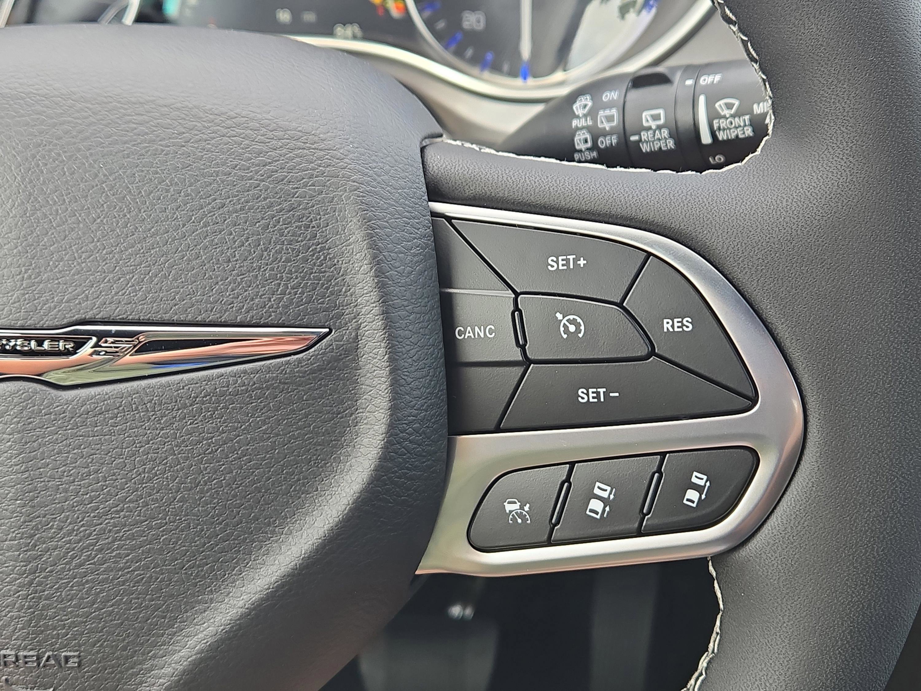 New 2026 Chrysler Pacifica Select image 18