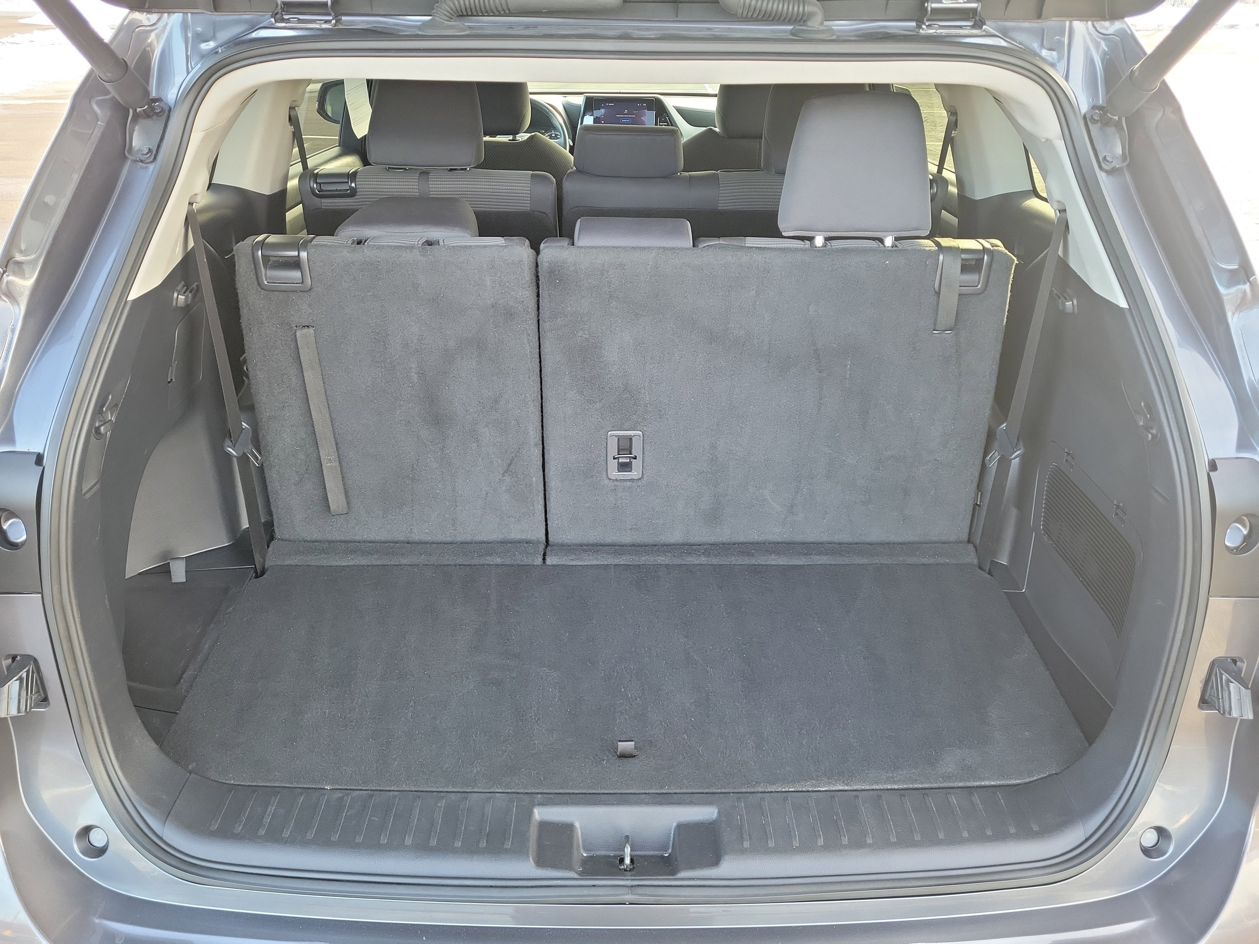 Used 2024 Toyota Highlander LE image 8