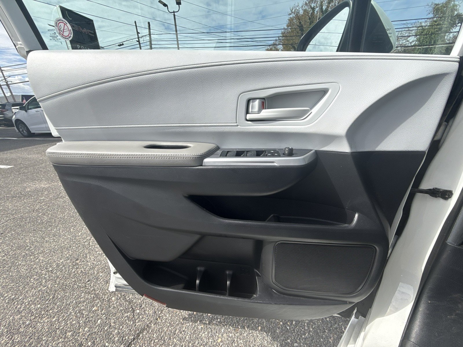 Used 2025 Toyota Sienna LE FWD image 24