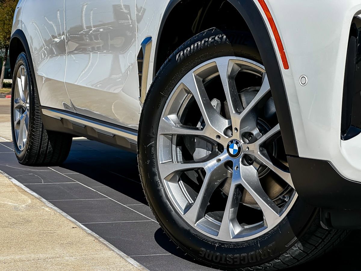 New 2026 BMW X5 sDrive40i w/ Parking Assistance Package image 2