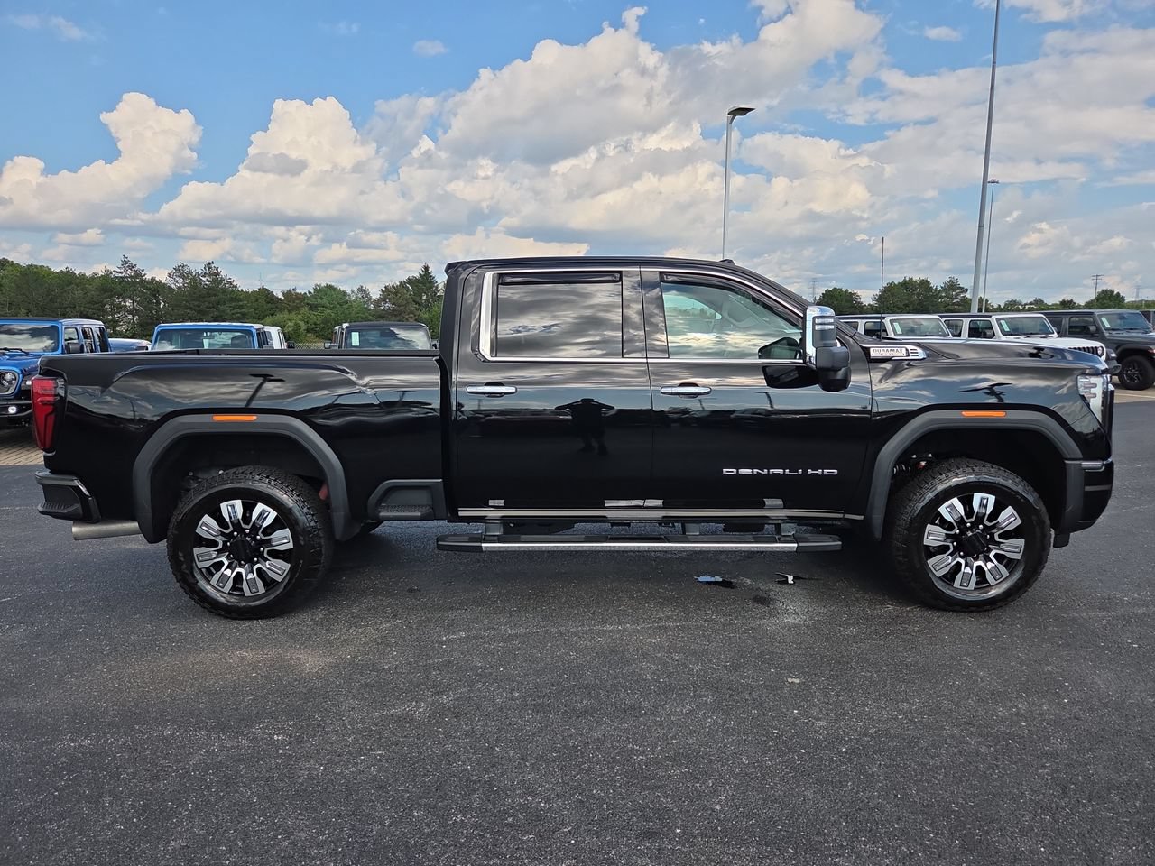 Used 2025 GMC Sierra 3500 Denali w/ Denali Reserve Package AWD/4WD image 9
