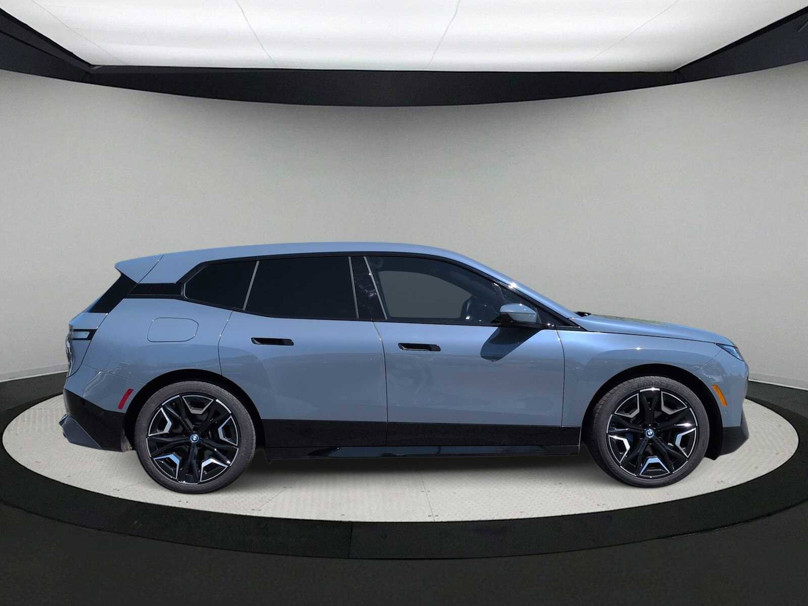 Certified 2022 BMW iX xDrive50 w/ Premium Package image 9