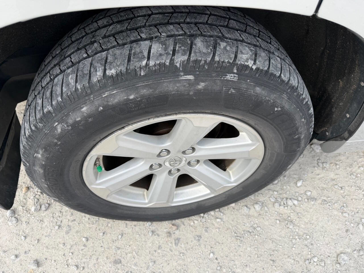 Used 2010 Toyota Highlander SE image 11