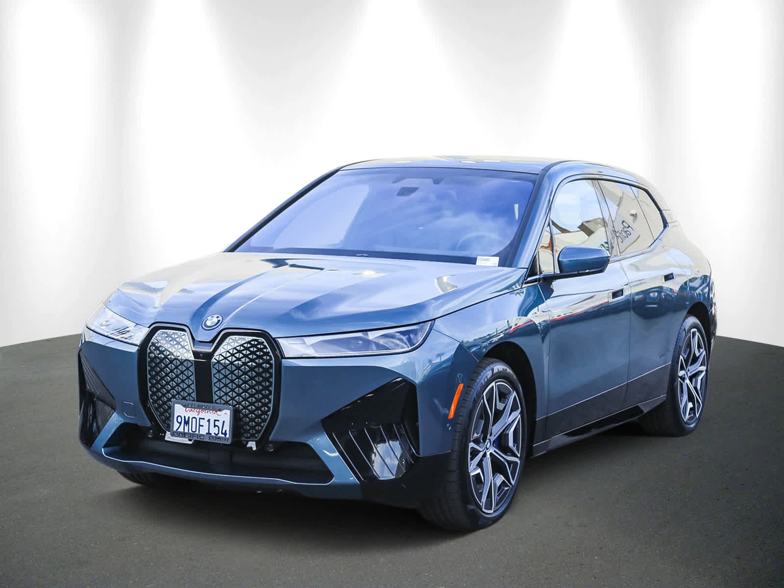 Used 2025 BMW iX xDrive50 w/ Premium Package image 3