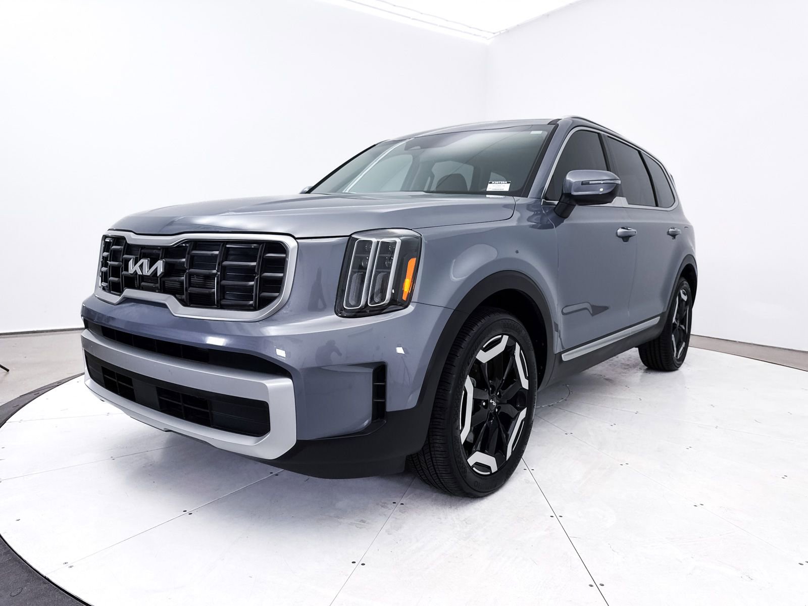 Used 2025 Kia Telluride S image 16