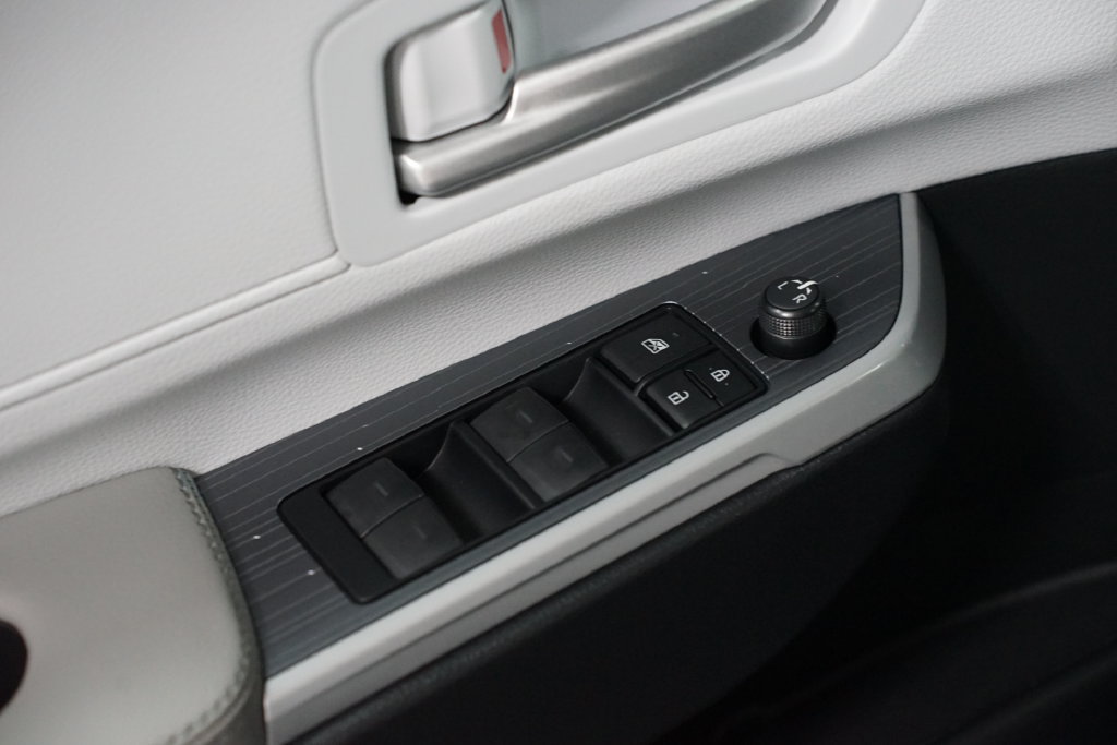 New 2026 Toyota Sienna XLE FWD image 32