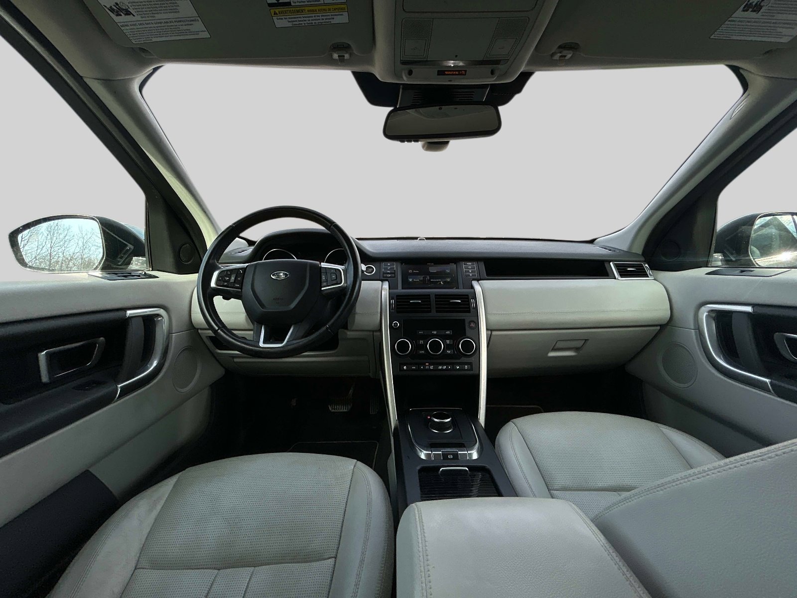 Used 2019 Land Rover Discovery Sport SE image 17