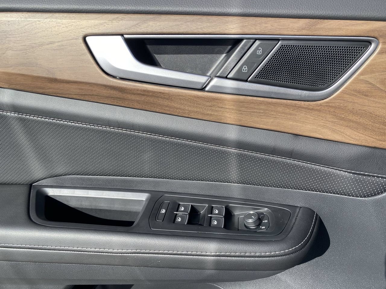 New 2026 Volkswagen Atlas SE FWD image 17