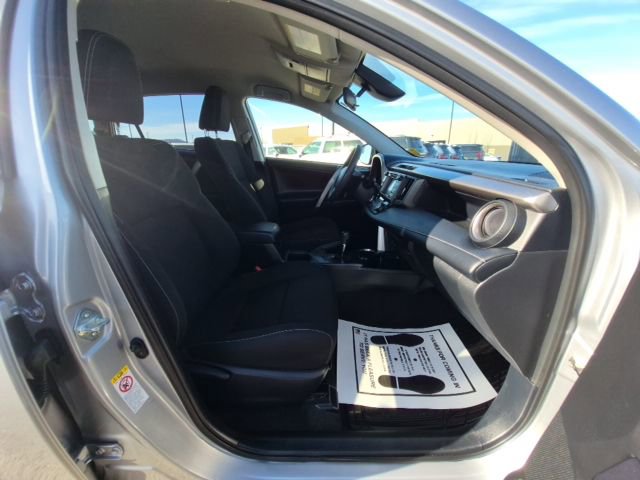 Used 2018 Toyota RAV4 LE image 16