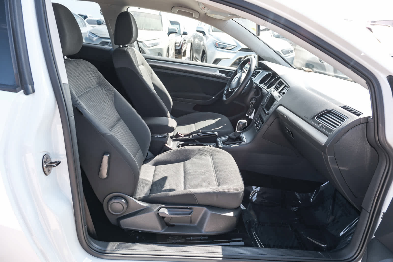 Used 2016 Volkswagen Golf S FWD image 17
