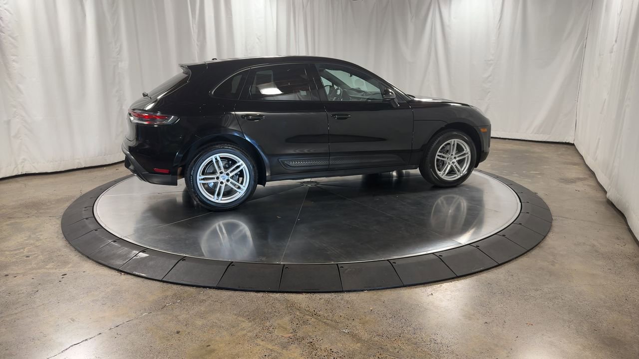 Used 2024 Porsche Macan image 2
