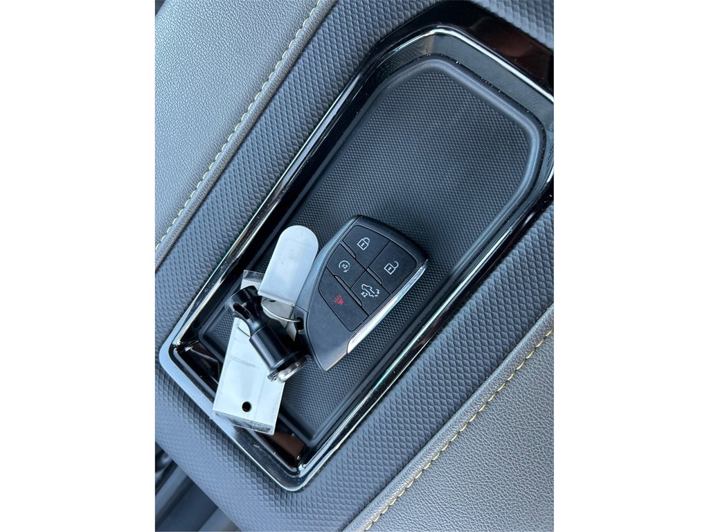 Used 2022 Chevrolet Silverado 1500 ZR2 w/ Technology Package image 28