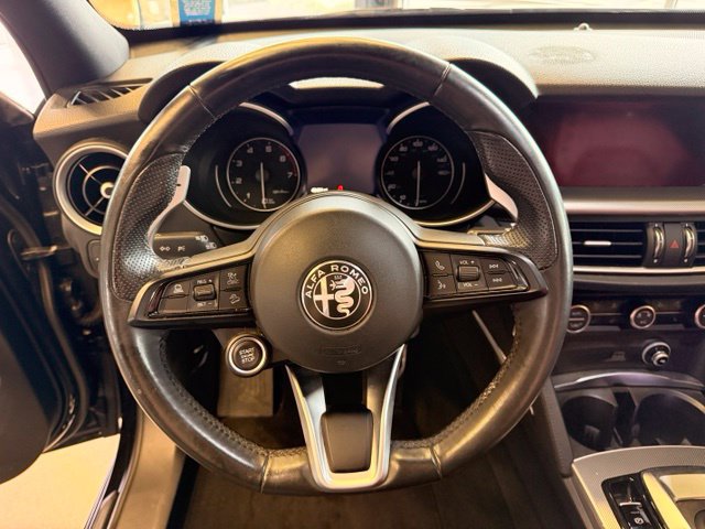 Used 2022 Alfa Romeo Stelvio Veloce AWD/4WD image 18