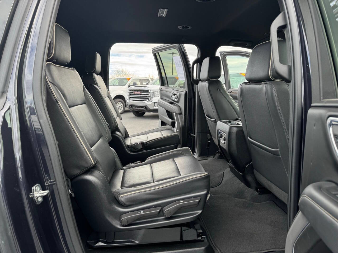 Used 2023 Chevrolet Suburban Premier image 38