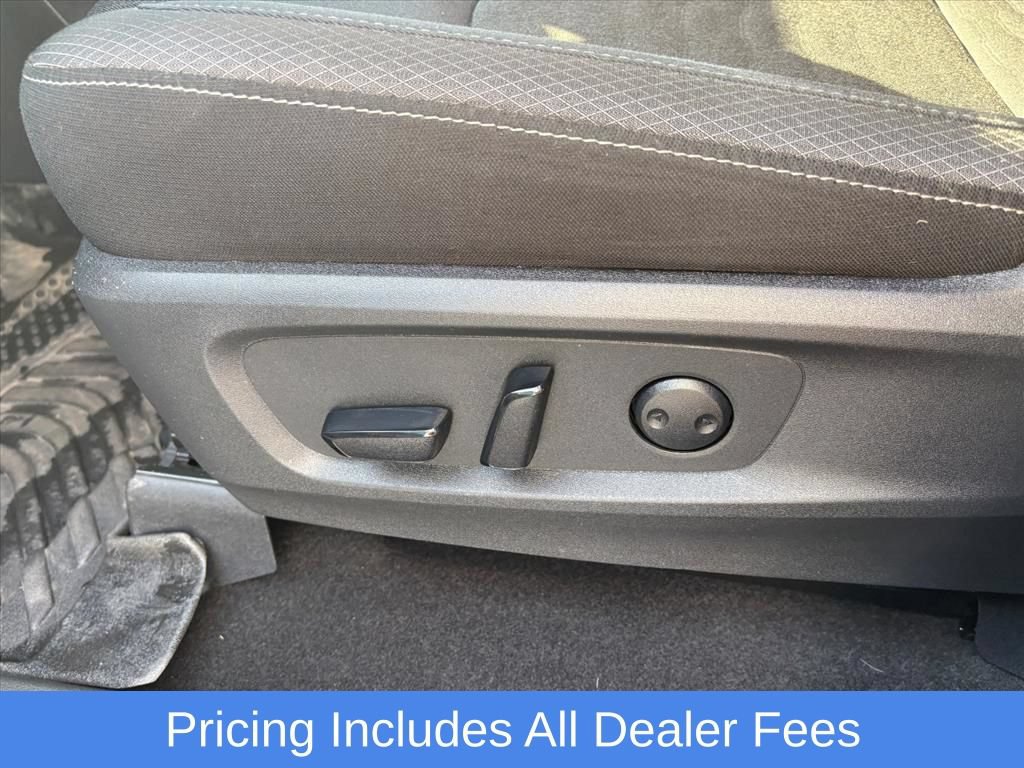 Used 2025 Nissan Pathfinder SV AWD/4WD image 17