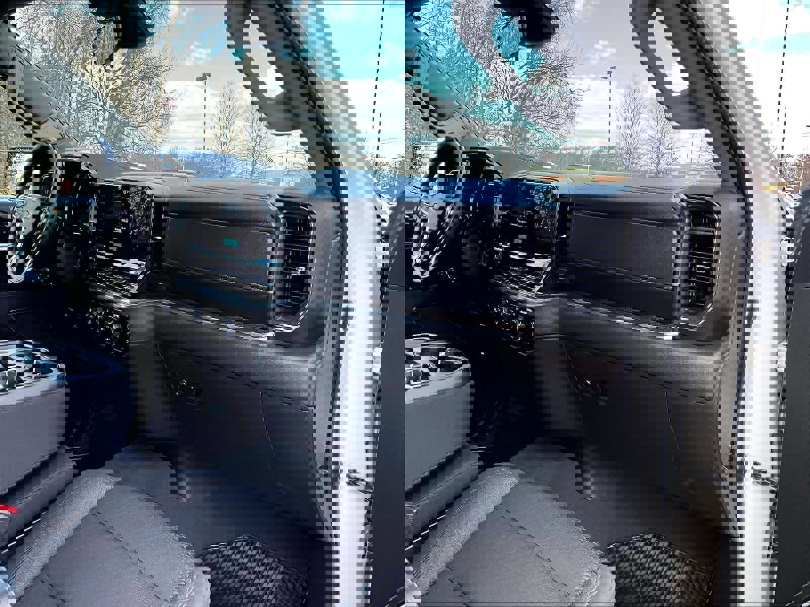 Used 2023 Chevrolet Silverado 1500 LT image 13