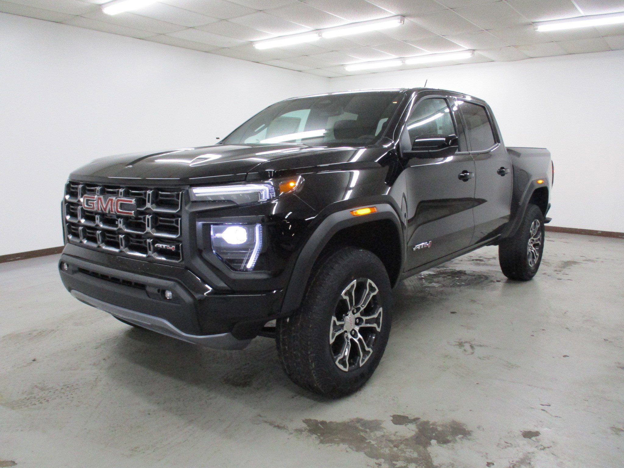 New 2025 GMC Canyon AT4 w/ AT4 Premium Package