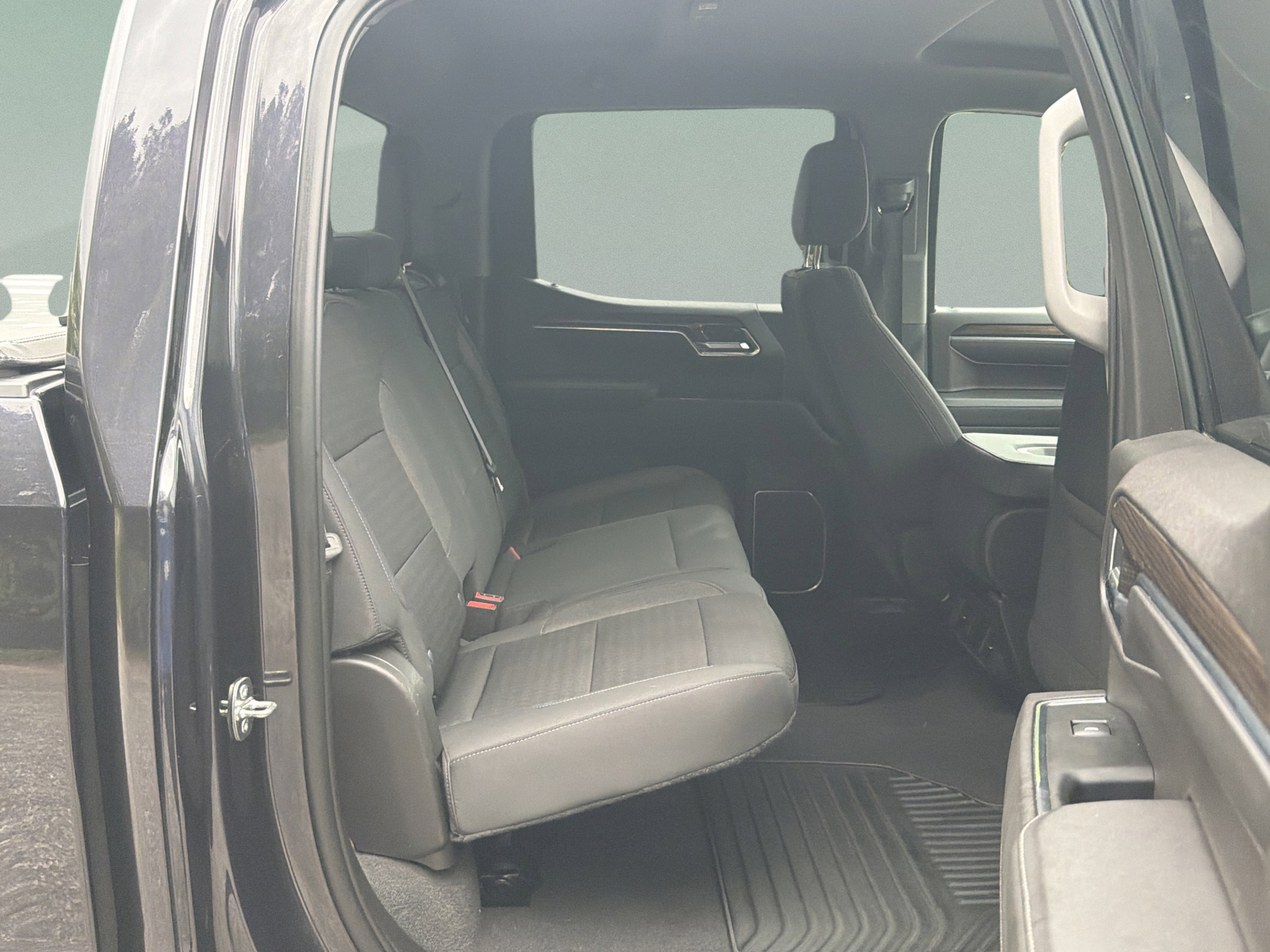 Used 2022 Chevrolet Silverado 1500 LT AWD/4WD image 27