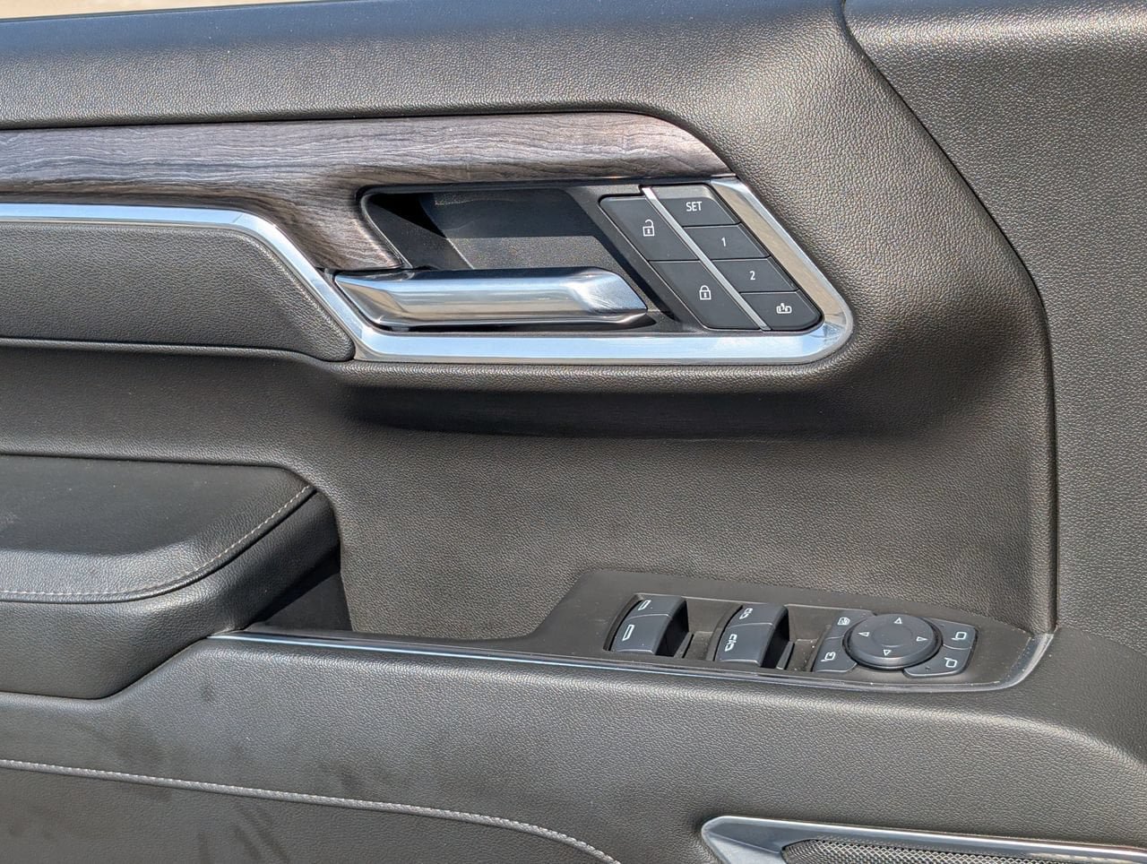 Used 2025 Chevrolet Silverado 1500 LTZ AWD/4WD image 24