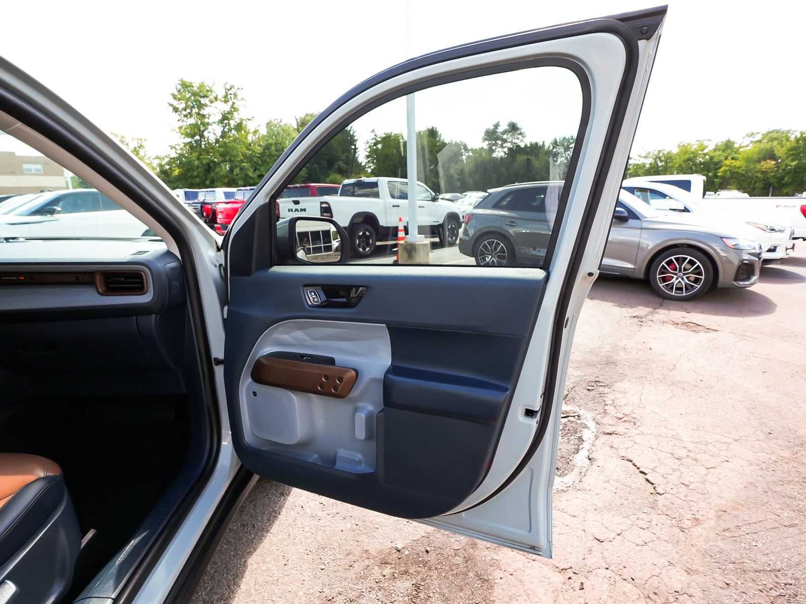 Used 2023 Ford Maverick Lariat w/ Lariat Luxury Package AWD/4WD image 16