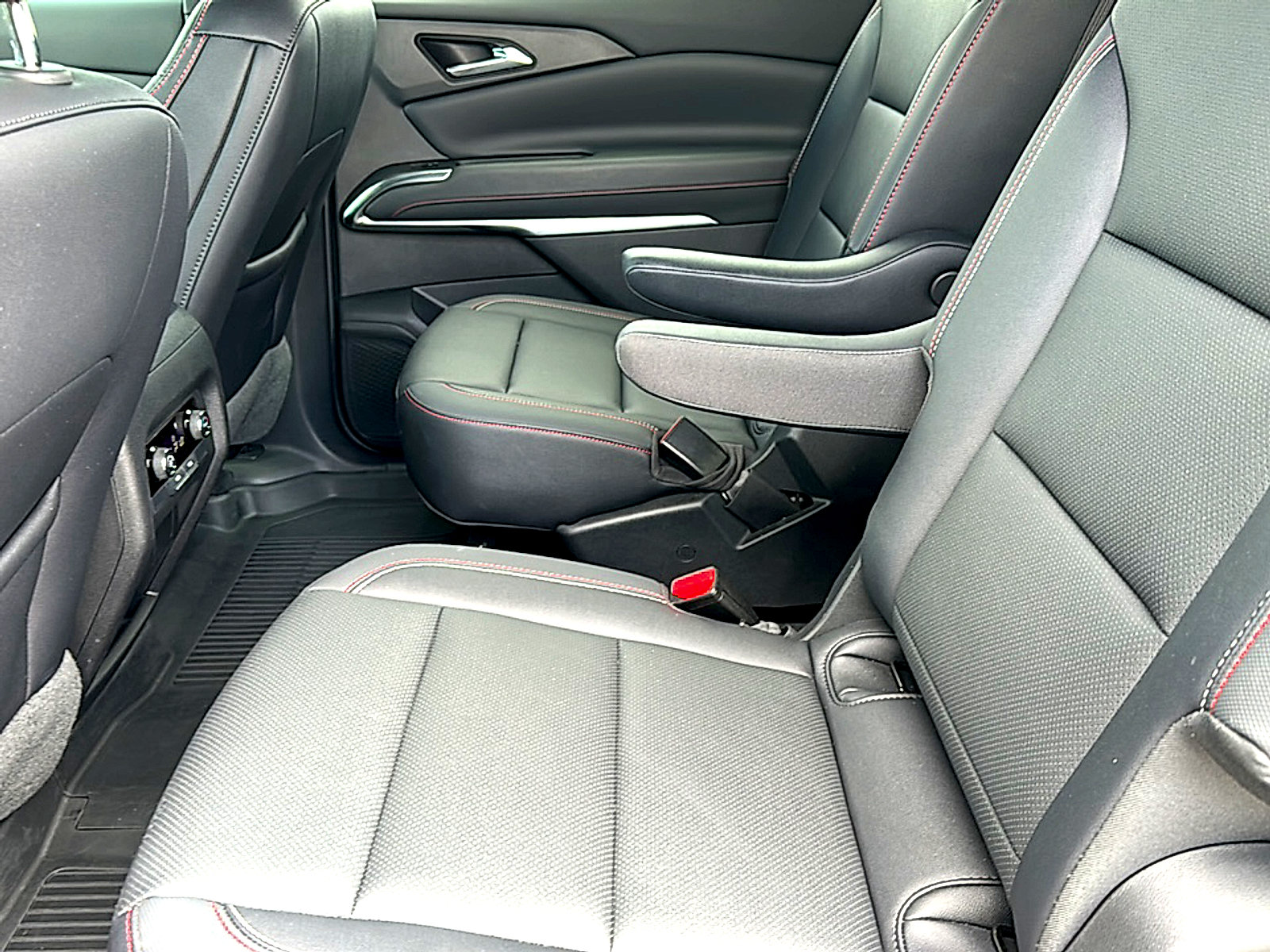 Used 2025 Chevrolet Traverse Z71 AWD/4WD image 19
