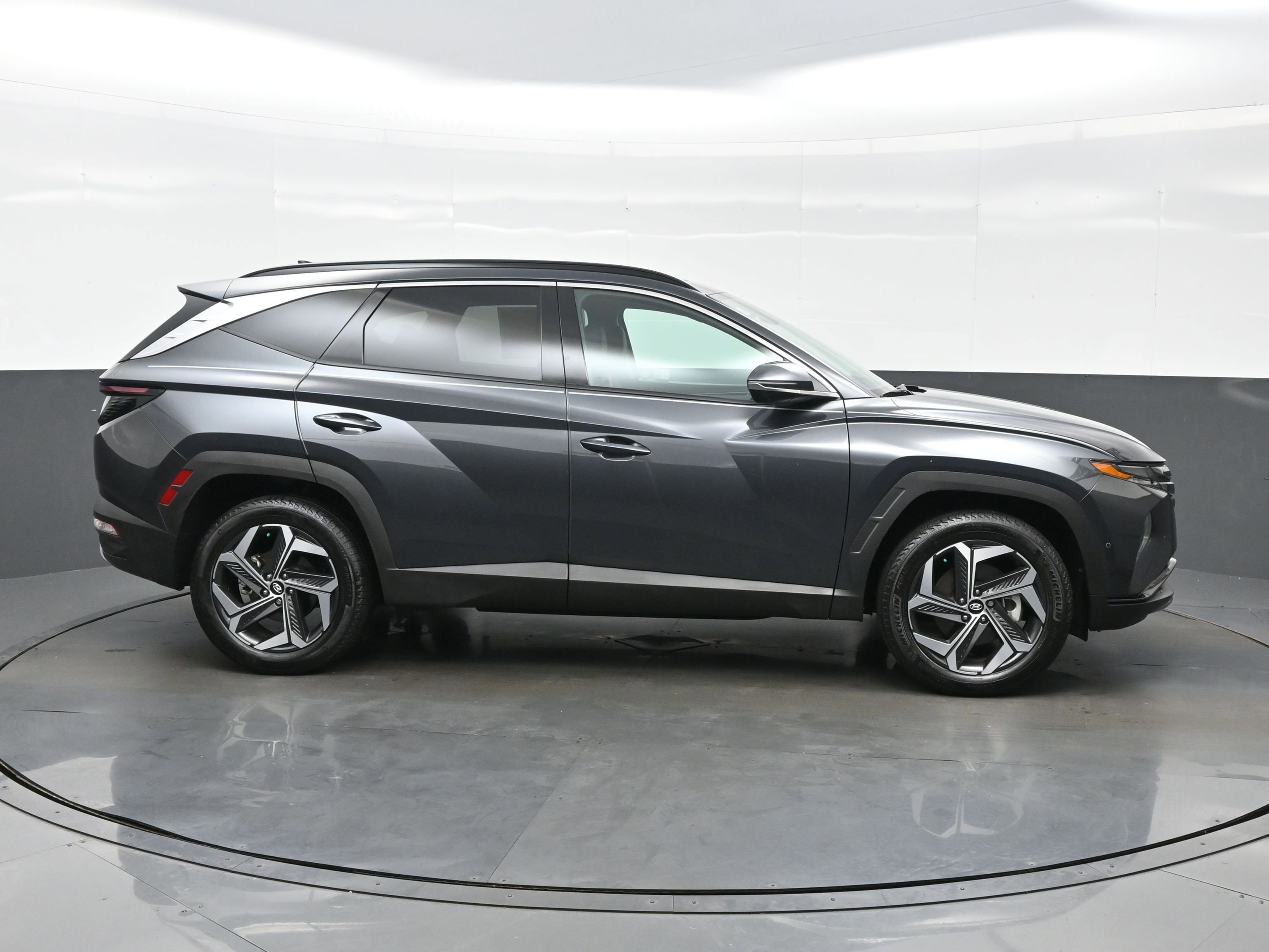 Certified 2024 Hyundai Tucson Limited AWD/4WD image 7
