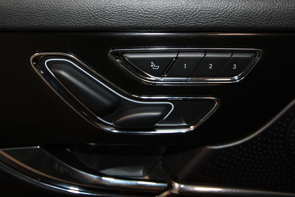 Used 2024 Lincoln Corsair Grand Touring w/ Equipment Group 301A image 9