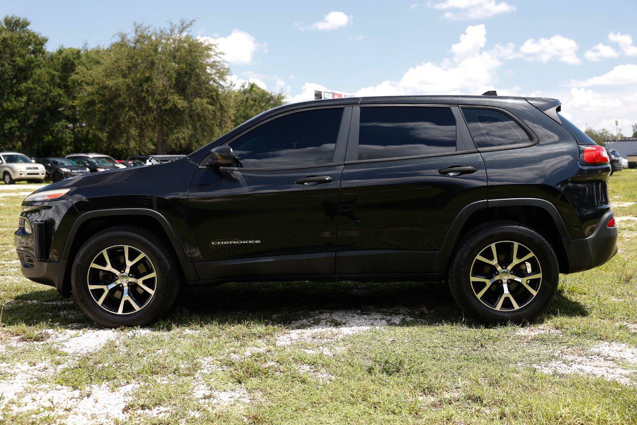 Used 2014 Jeep Cherokee Sport FWD image 3