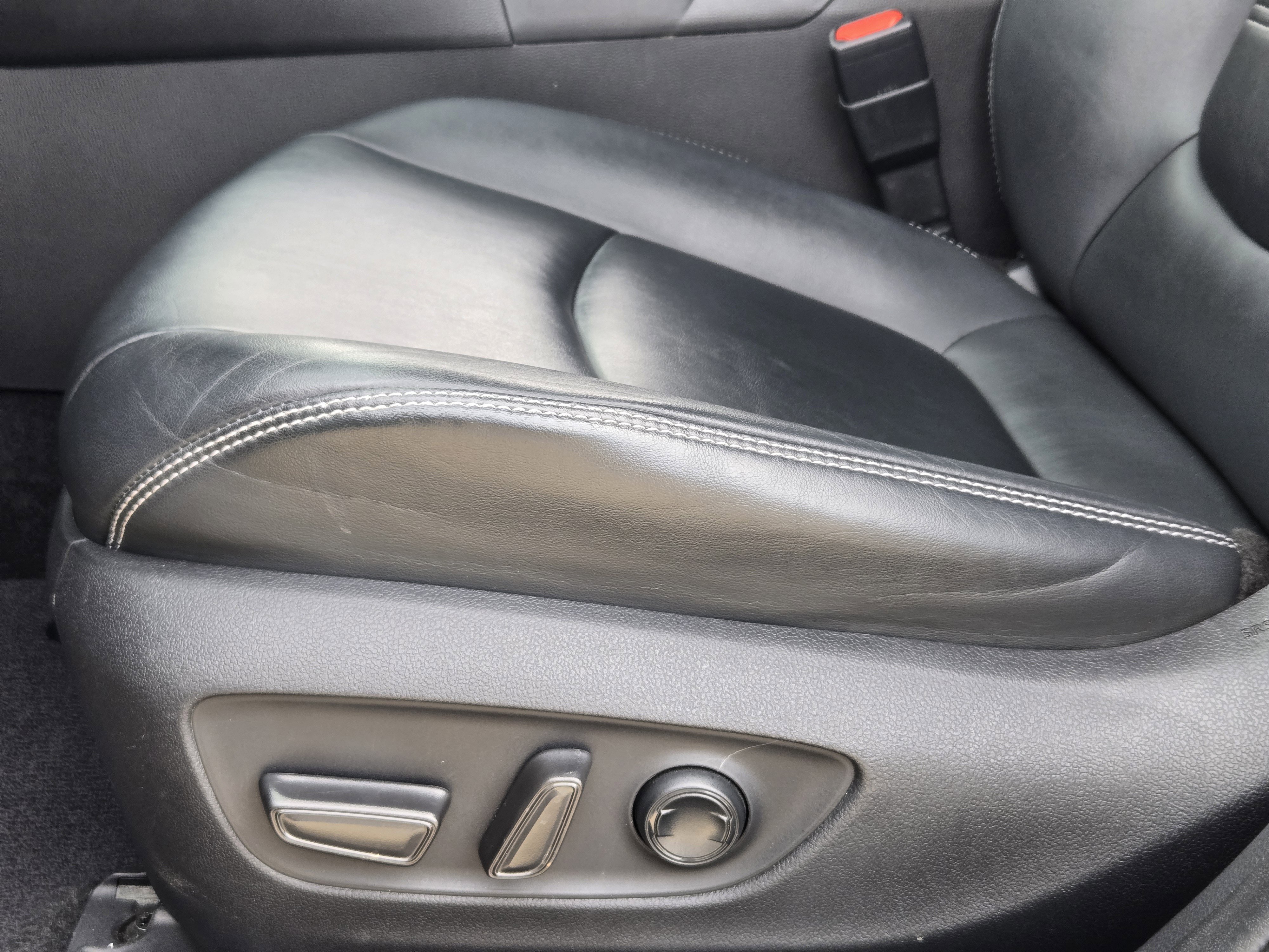 Used 2020 Toyota RAV4 XLE Premium image 28