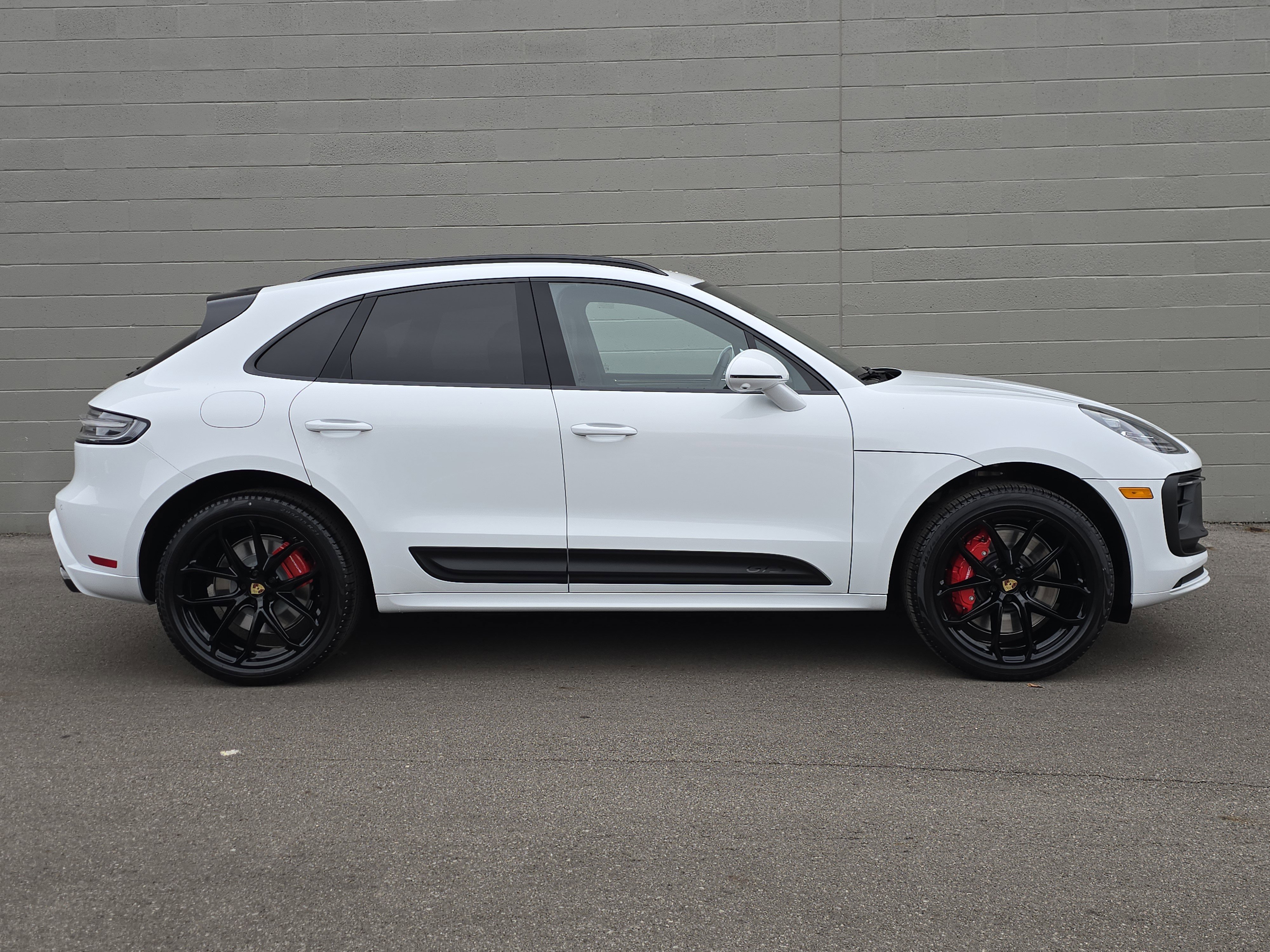 New 2026 Porsche Macan GTS image 10