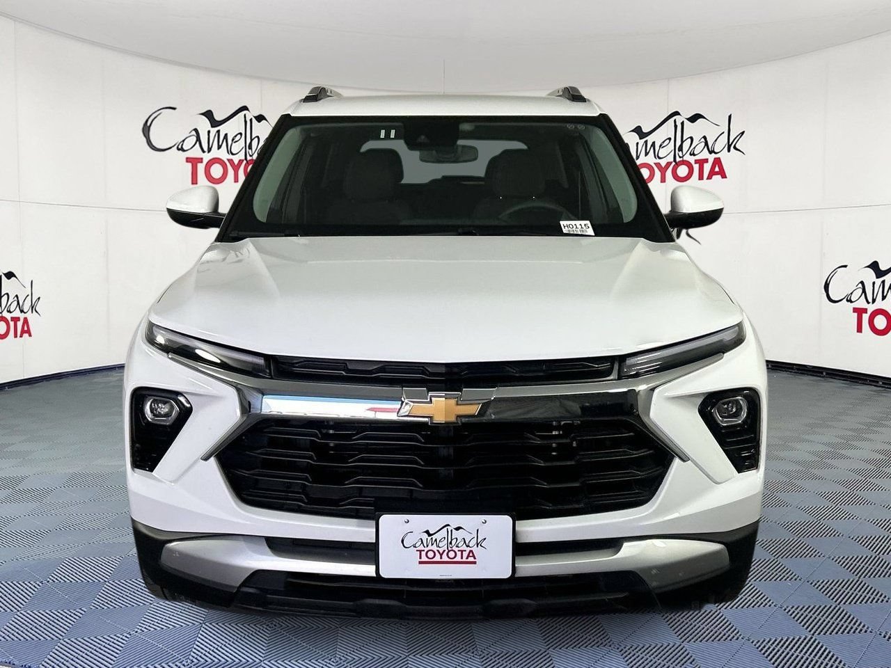 Used 2025 Chevrolet TrailBlazer LT FWD image 2
