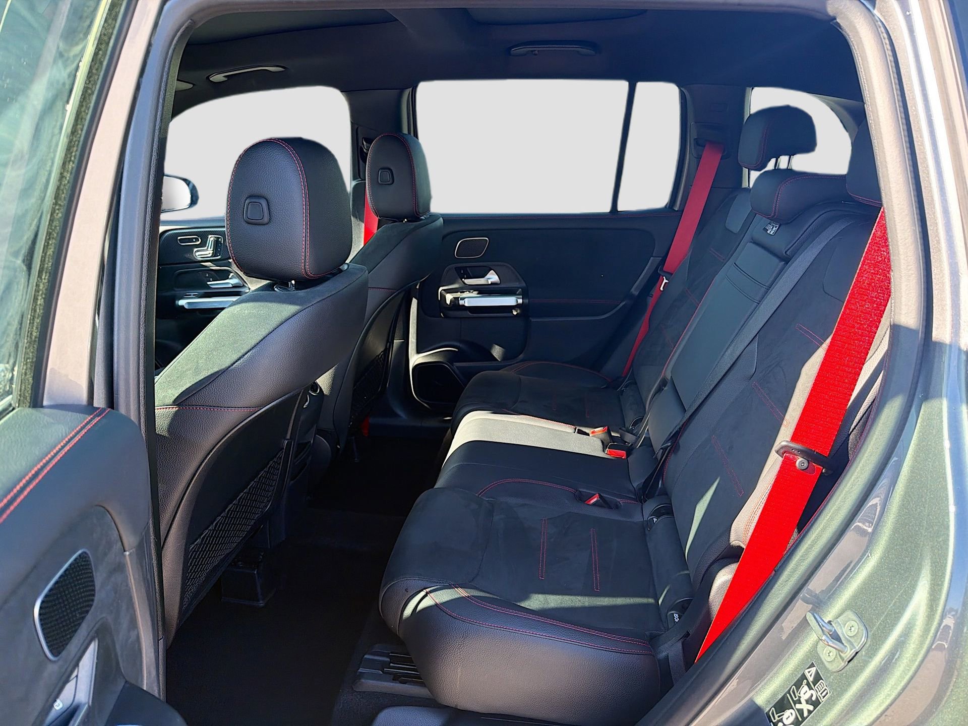 Used 2025 Mercedes-Benz GLB 35 AMG 4MATIC image 21