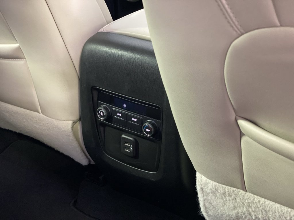 Used 2024 Buick Enclave Essence w/ Experience Buick Package FWD image 28