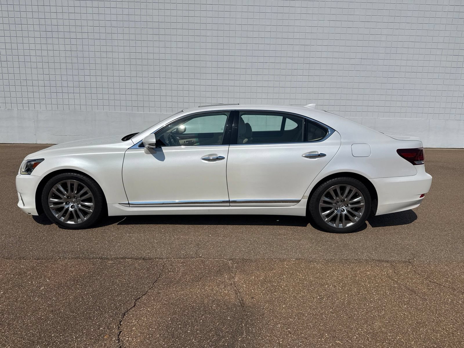 Used 2016 Lexus LS 460 L RWD image 1