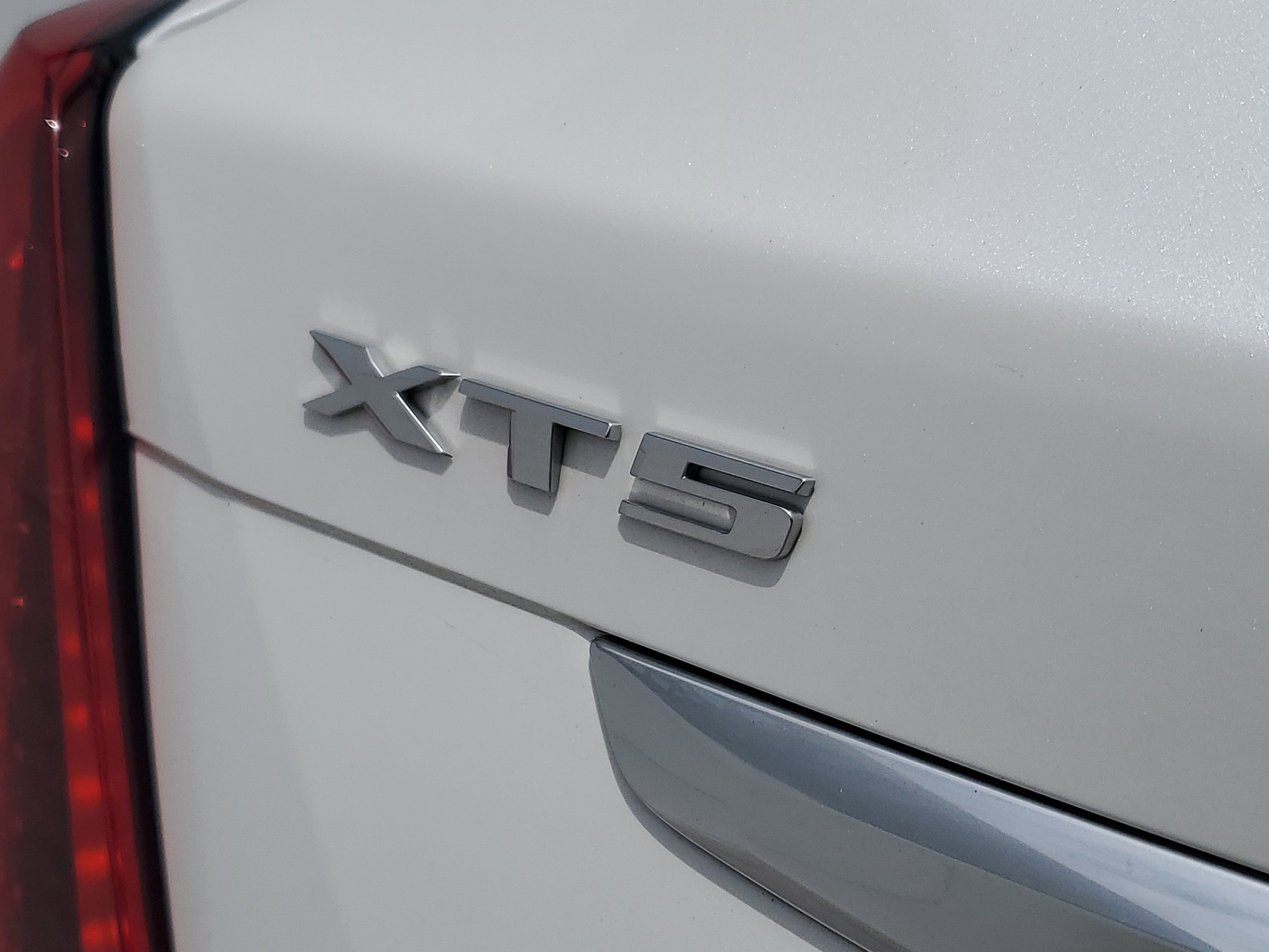 Used 2023 Cadillac XT5 Premium Luxury w/ Technology Package image 8