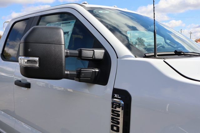New 2026 Ford F550 4x4 Supercab Super Duty image 17