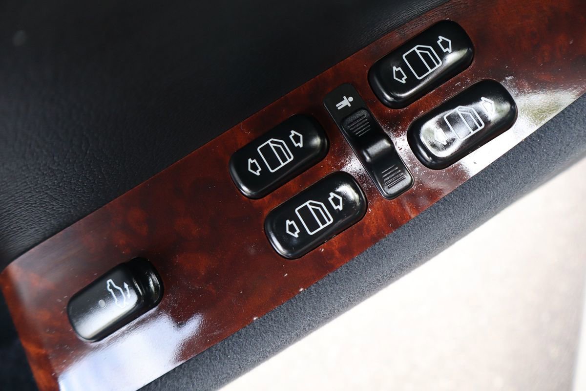 Used 2002 Mercedes-Benz CL 55 AMG image 26