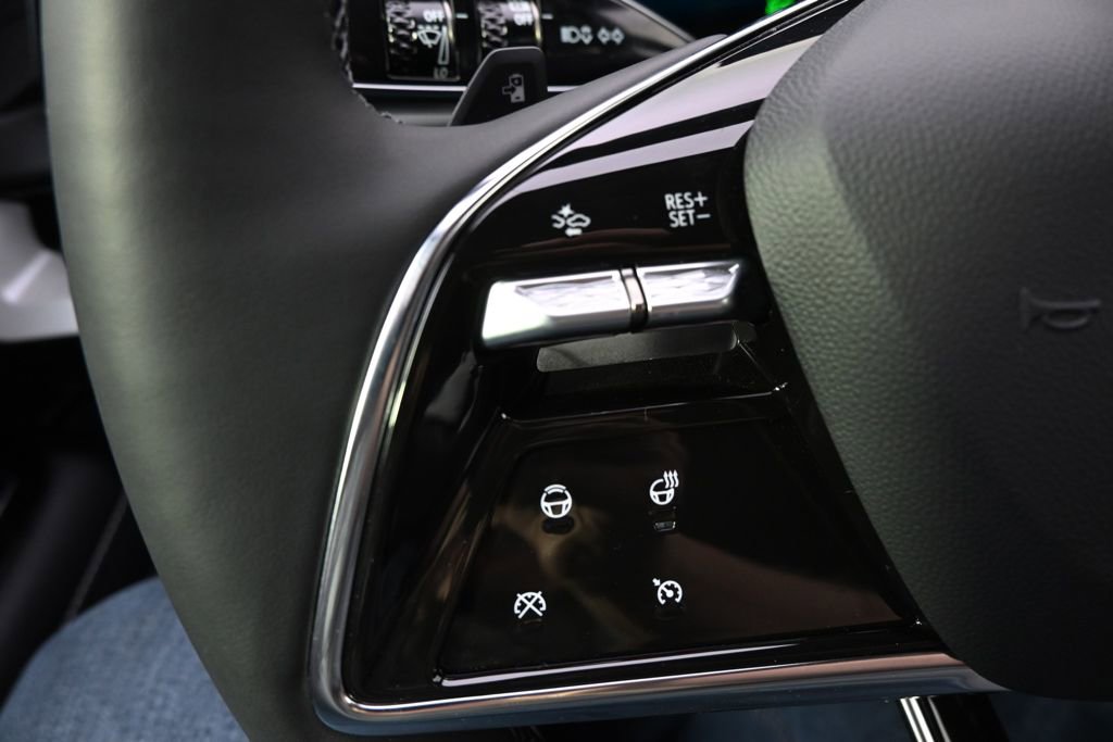 New 2026 Cadillac Optiq Sport 2 w/ LPO, Floor Liner Package AWD/4WD image 32