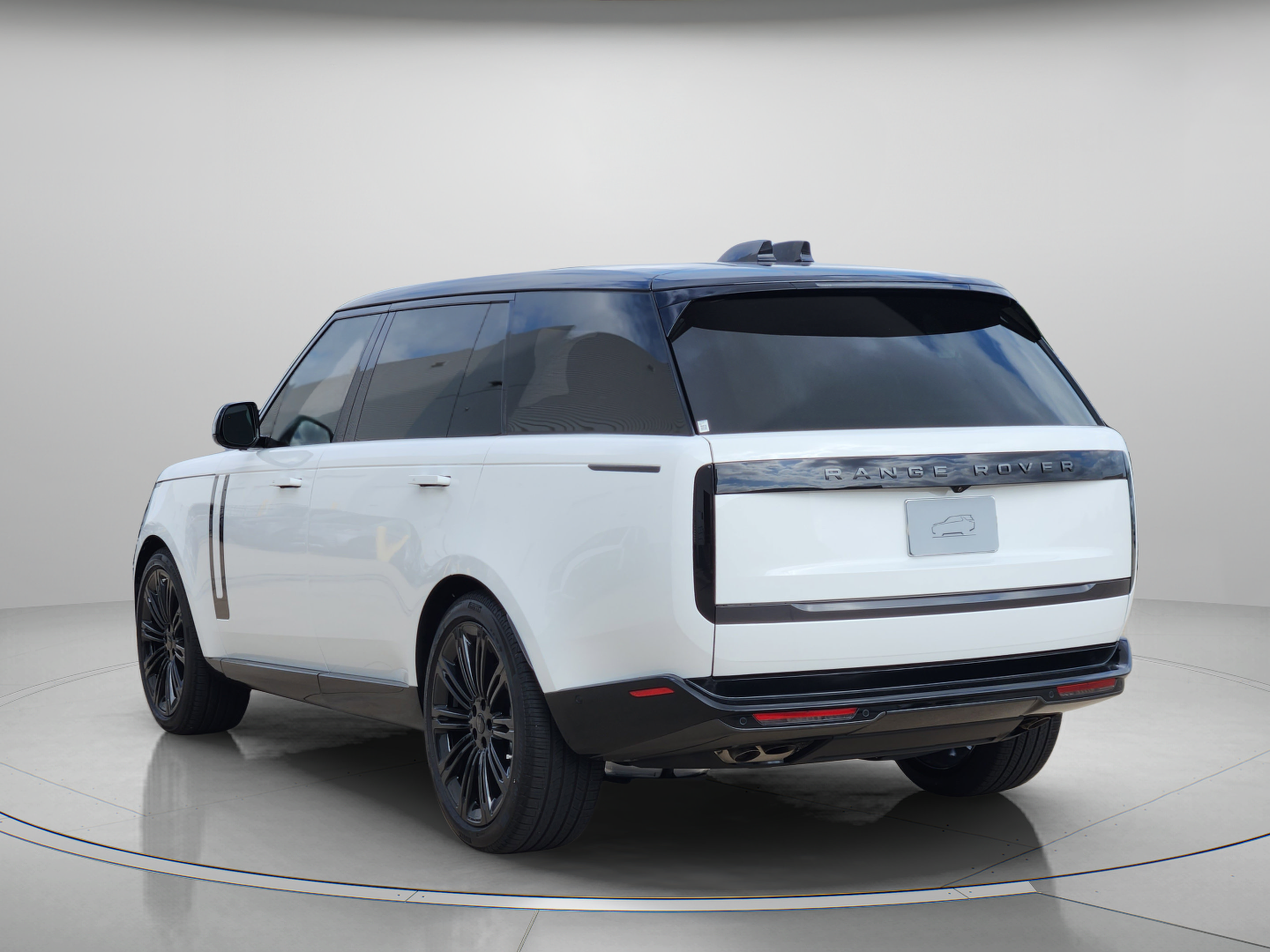 New 2026 Land Rover Range Rover Long Wheelbase SE AWD/4WD image 3