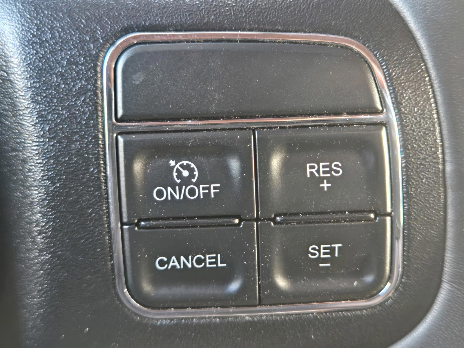 Used 2018 Jeep Wrangler Unlimited Rubicon w/ Connectivity Group image 18