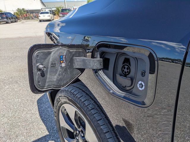 Used 2025 Ford F150 Lightning Platinum image 21