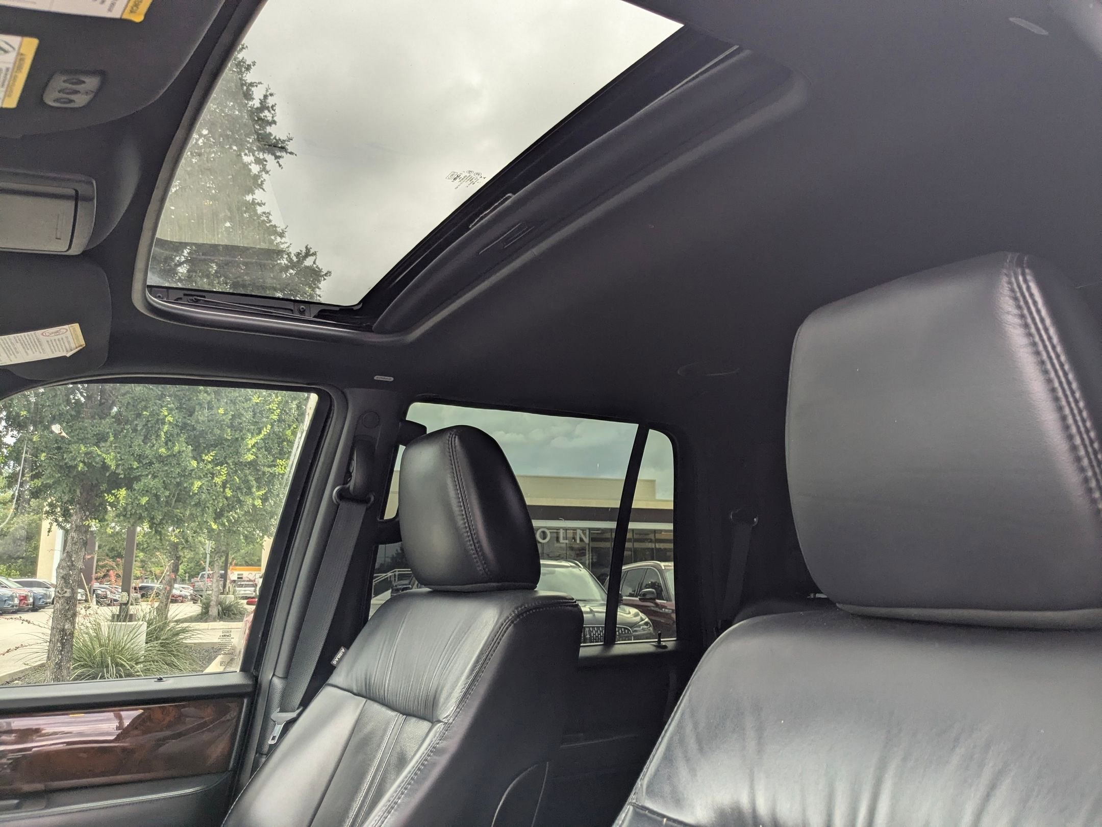 Used 2017 Lincoln Navigator Select RWD image 11